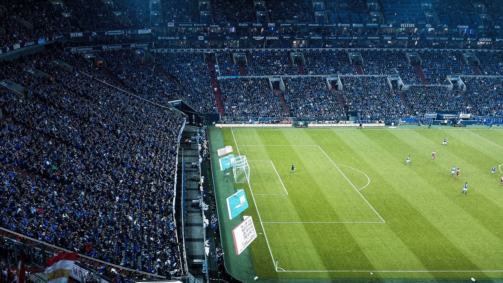 _冬季冰屏幕灯光秀：科技点亮运动夜_，冰屏led显示屏案例